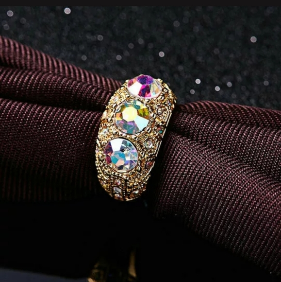 New Aurora Borealis 18K Yellow Gold Ring. - Picture 2 of 2